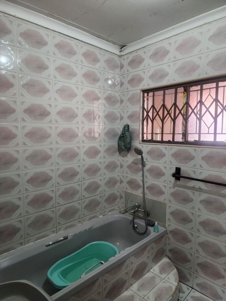 6 Bedroom Property for Sale in Manzil Park North West